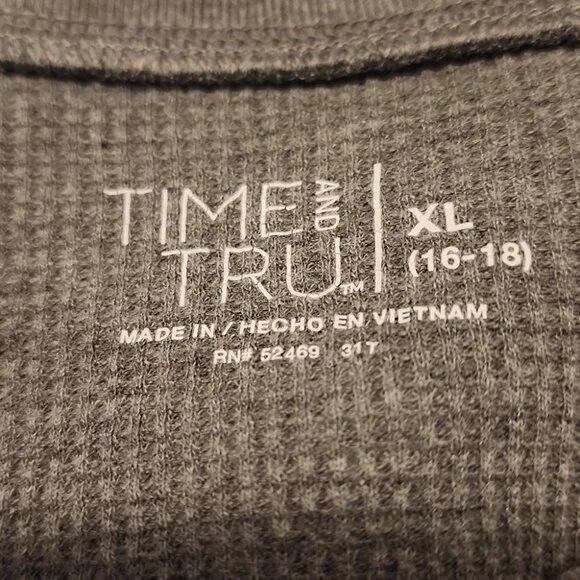 Time and Tru Heather Gray Knit Sweate Size Larger - Picture 3 of 4